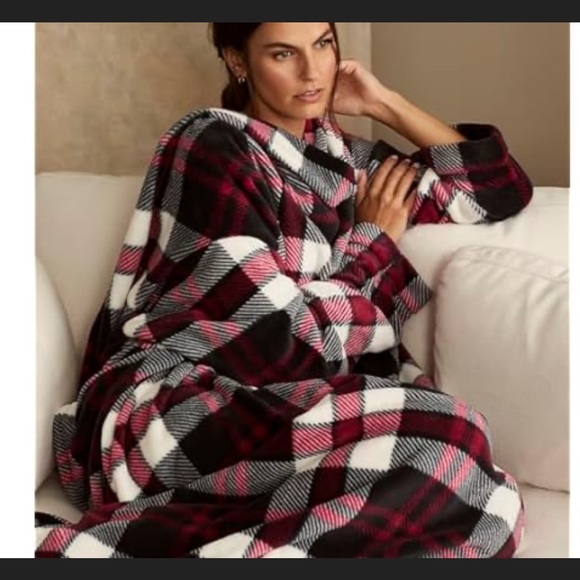 Vera Bradley Wearable Blanket - Picture 4 of 4